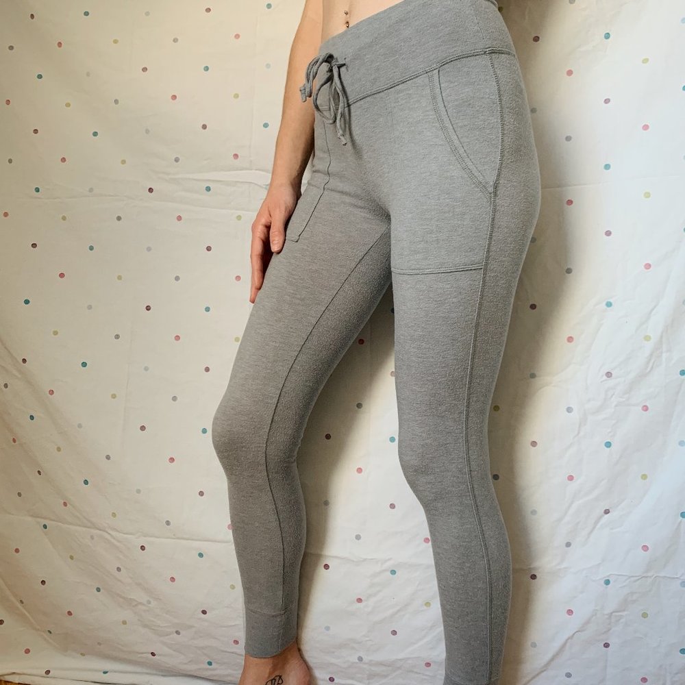 gray leggings